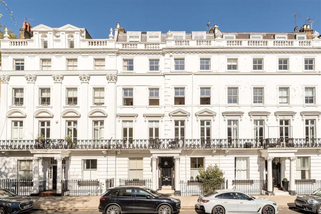 Main image of property: Oakley Street, Chelsea