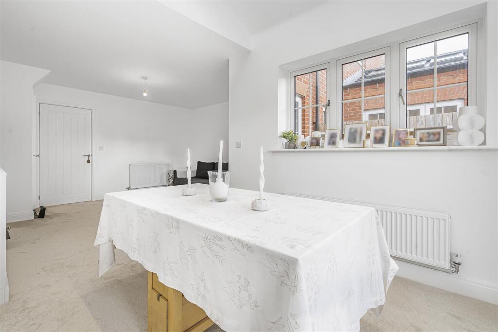 House in Cherwell, Bicester - More