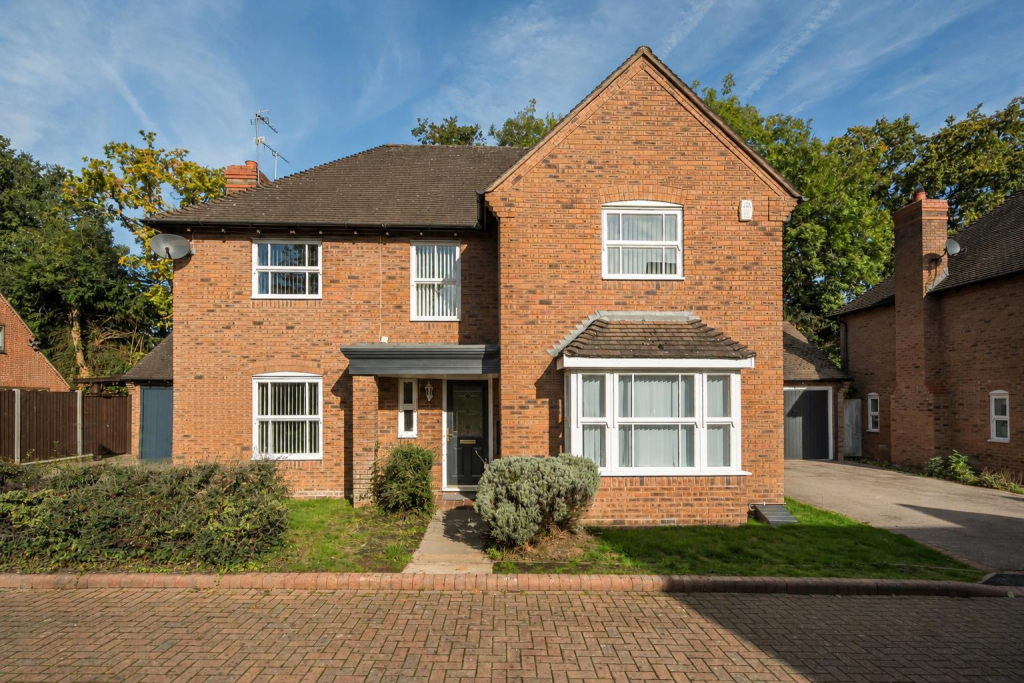 Main image of property: Round Close, Shirley, Solihull B90 1SW