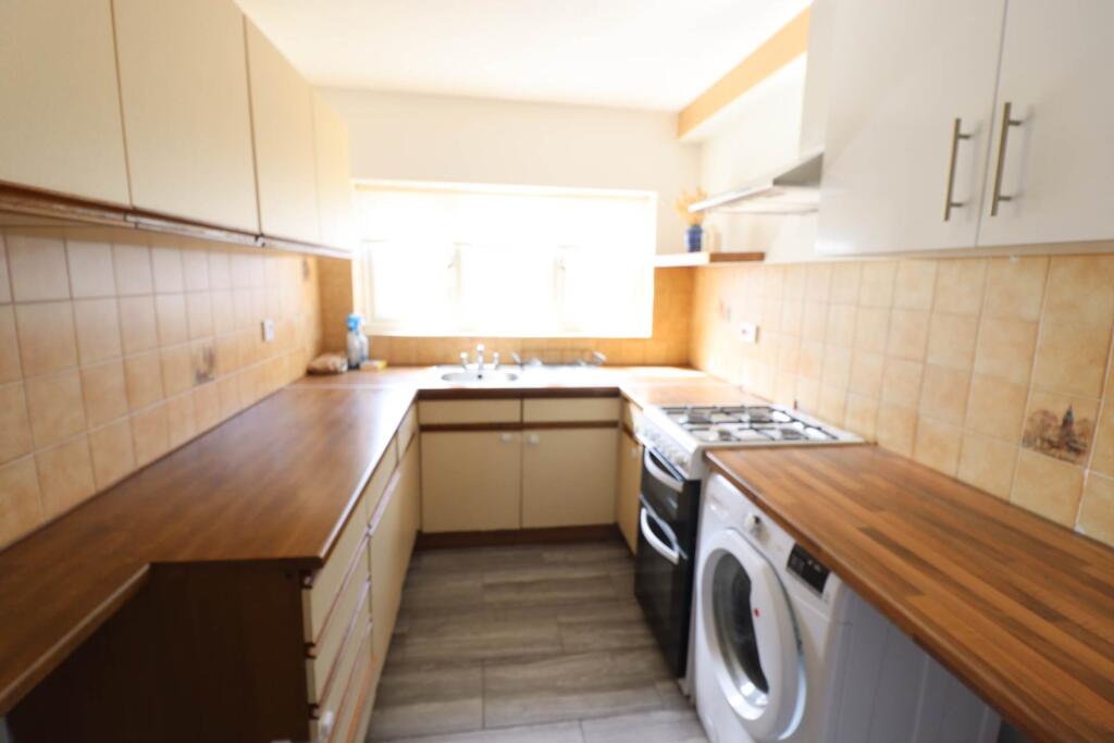 Denewood, High Wycombe photo 3