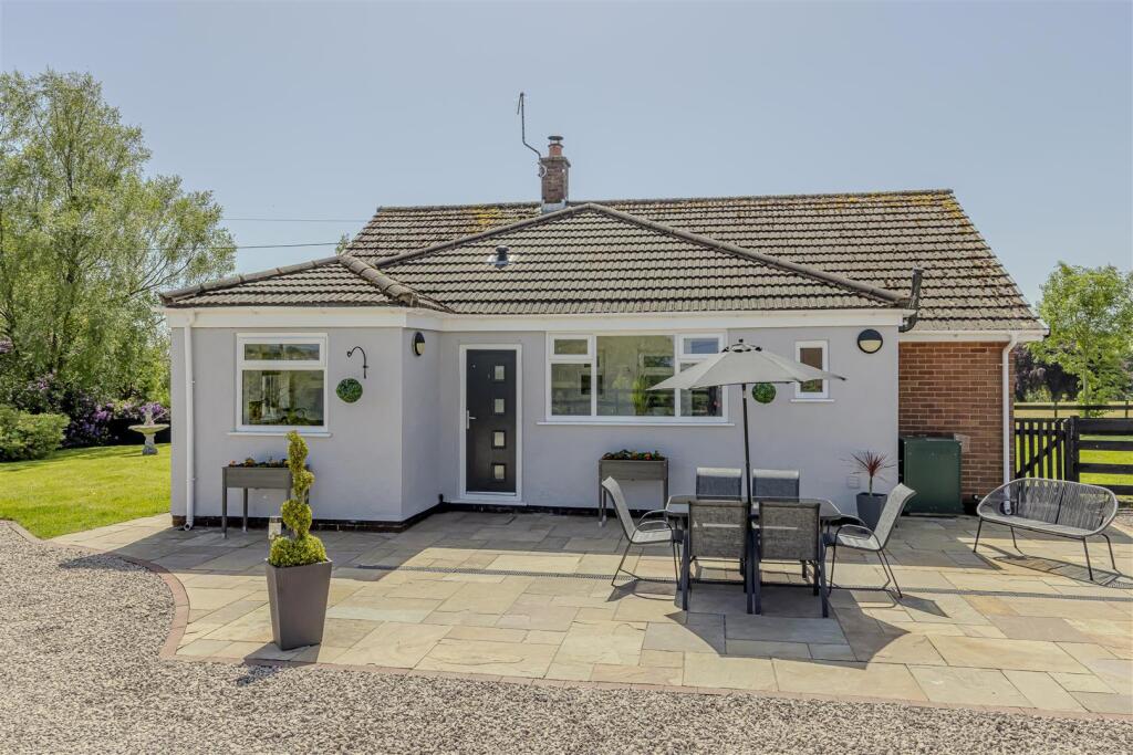 House in Staffordshire Moorlands, Kingsley - More