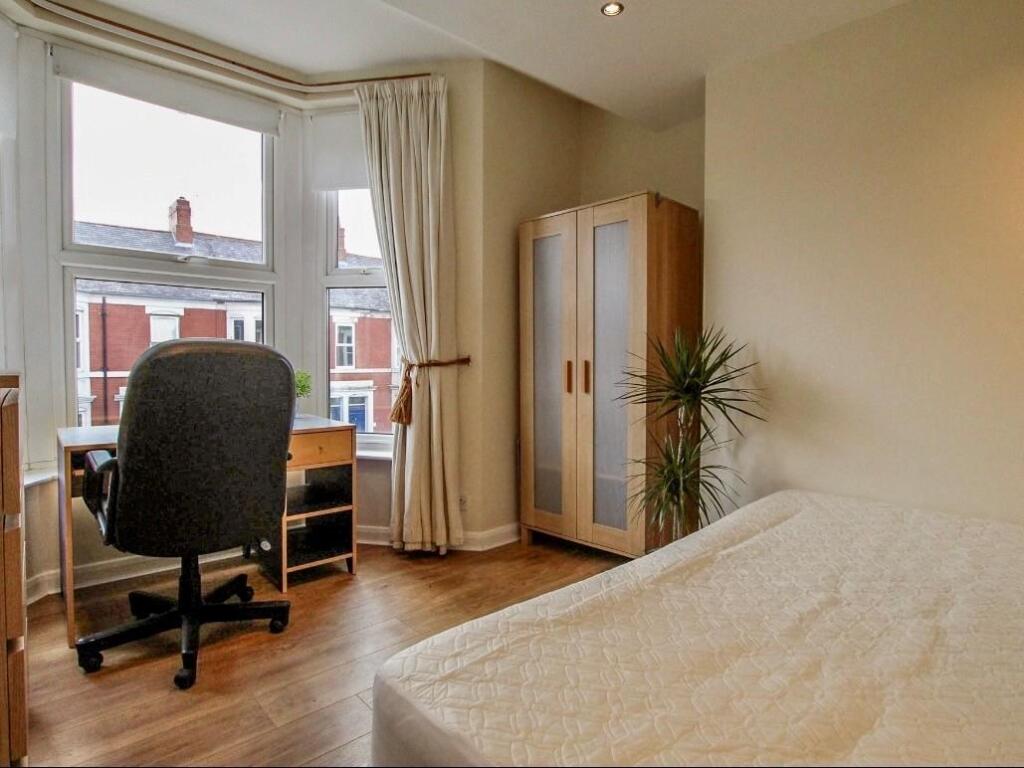 Apartment in Newcastle upon Tyne - View 3