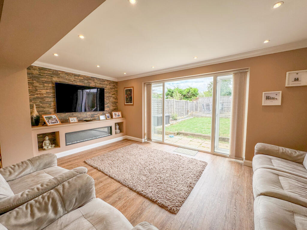 Ferry Road, Hullbridge, SS5 6 photo 3