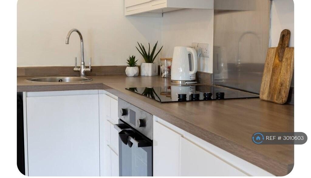 Apartment in Hove, Brunswick - View 4