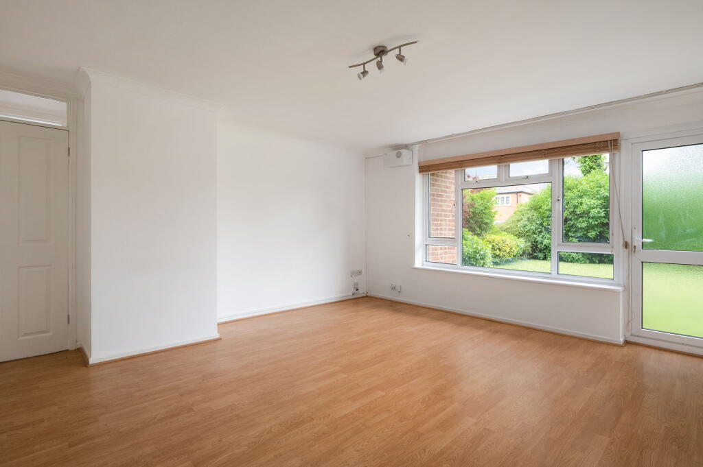 Boundary Road, Newbury, RG14 photo 4
