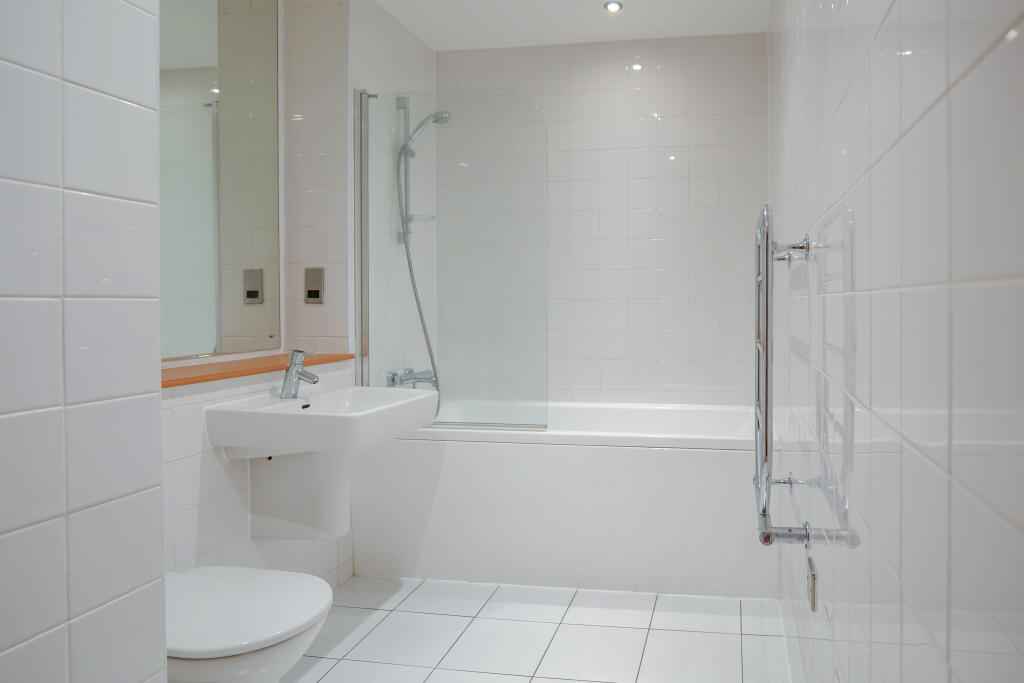Apartment in Salford, Greater Manchester - View 4