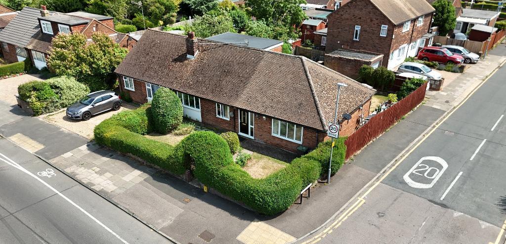 4-bed house on Leagrave High Street, L & D Borders, Luton, Bedfordshire, LU4 0NB, £430,000