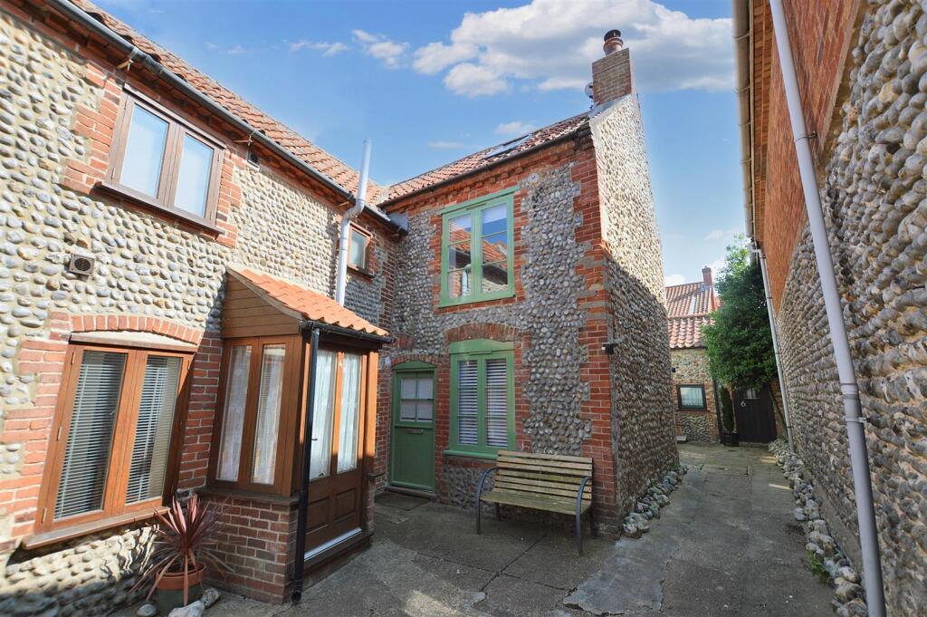 3-bed house on Angel Yard, Sheringham, £270,000