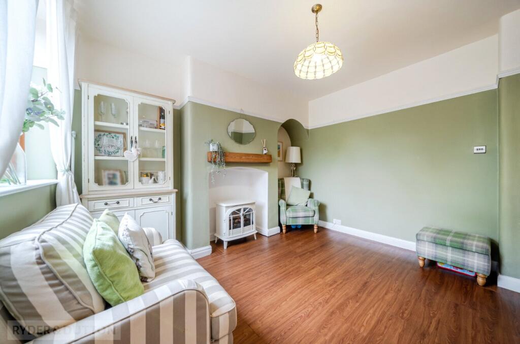 House in Oldham, Shaw and Crompton - More