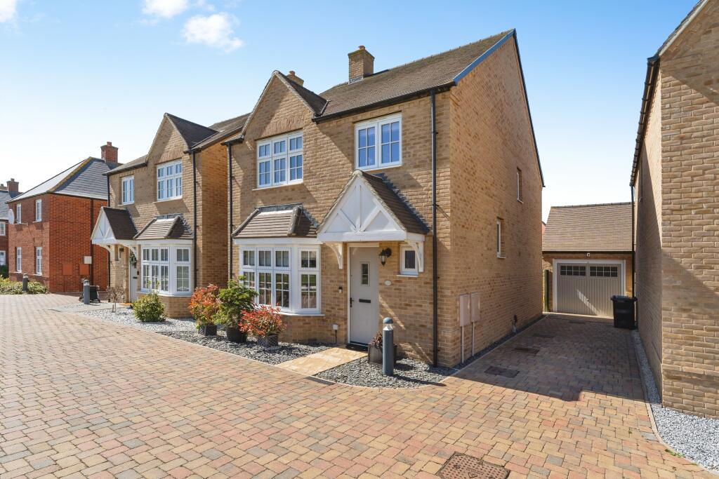 4-bed detached on Tiptoff Close, Huntingdon, PE28, £450,000