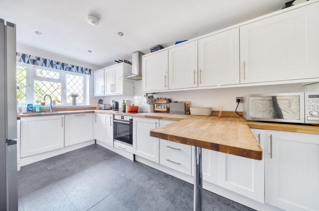 House in Guildford - View 2
