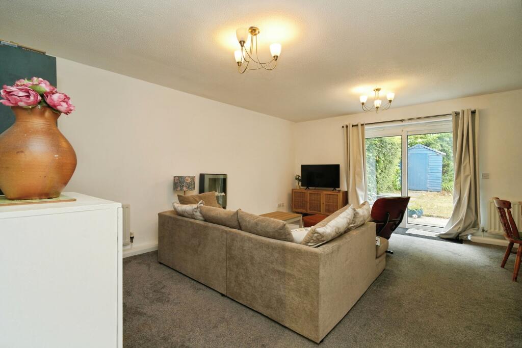 Lime Tree Square, Shipley, BD18 photo 5