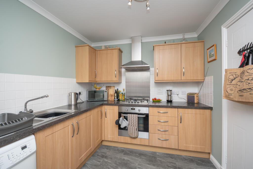 House in Cumbernauld, Craigmarloch - More