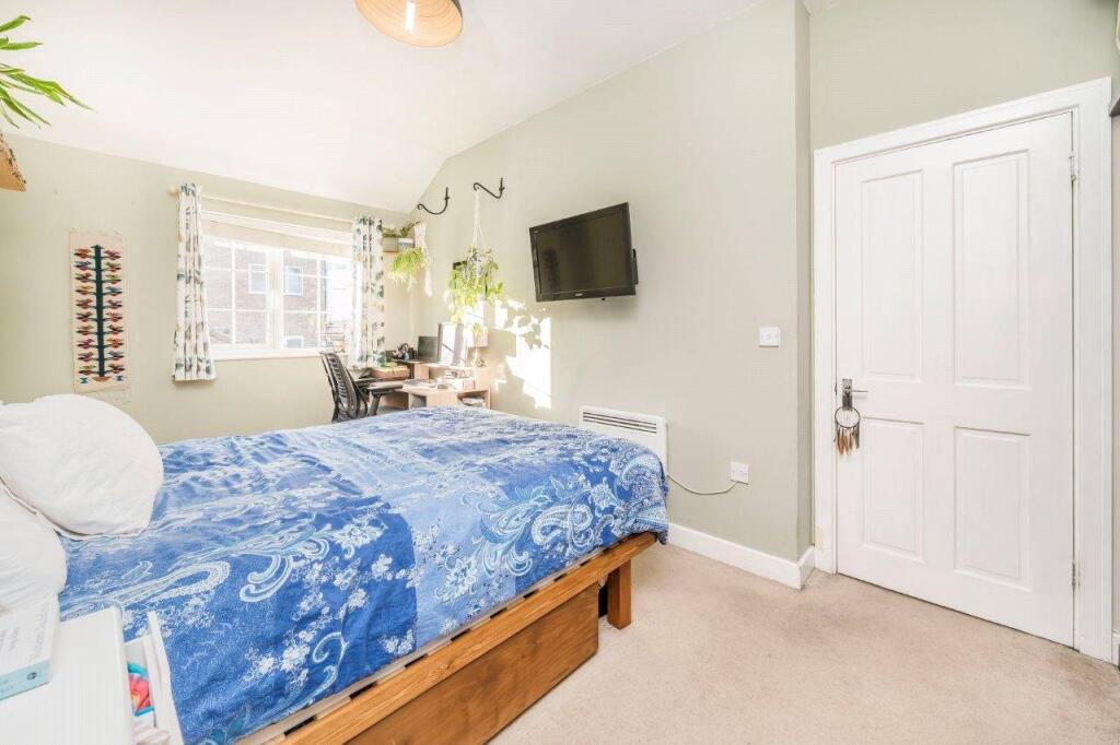 House in London - View 5