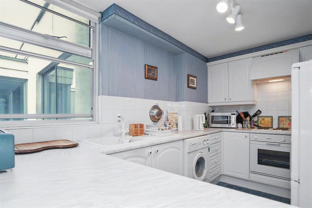 Newbold Terrace, Leamington Spa photo 3