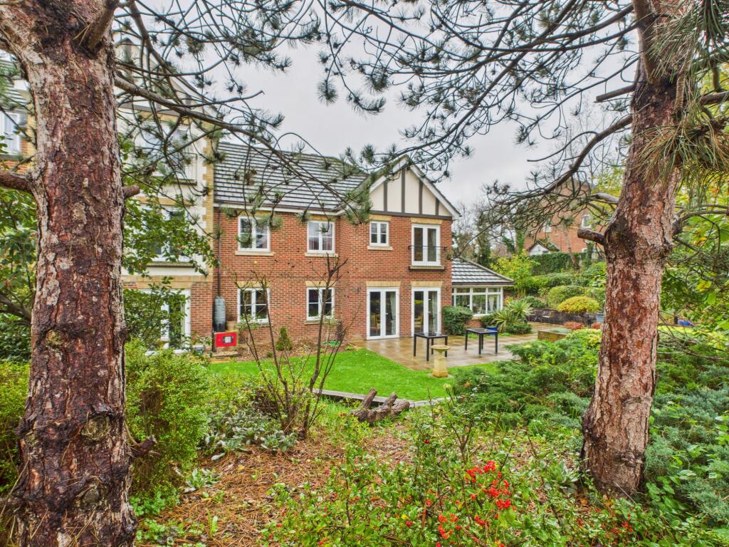 Main image of property: Bath Road, Calcot, Reading, RG31