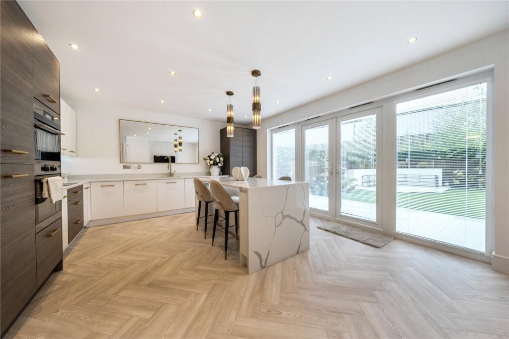 House in Oldham, Stock Brook, Chadderton - More