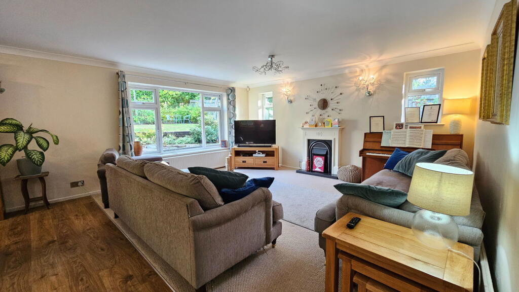 Apple Tree Close, Newbury RG14 6HR photo 2