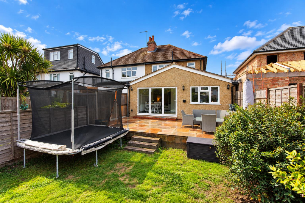 House in Sutton - View 4