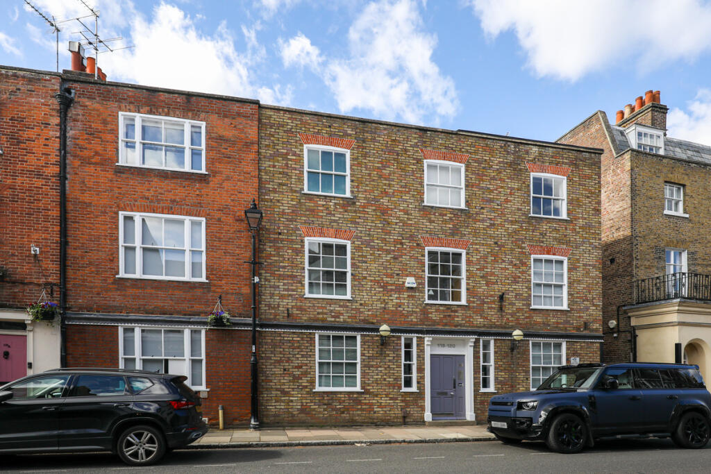 Main image of property: High Street, Windsor, SL4