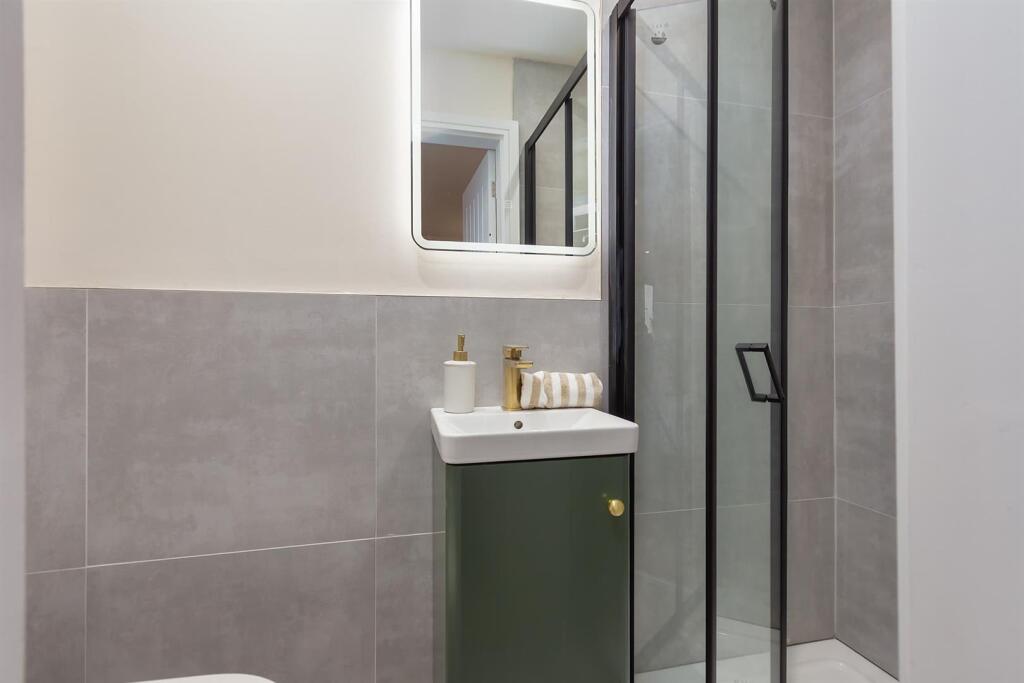 Apartment in Warrington, Bank Quay, Bewsey - More
