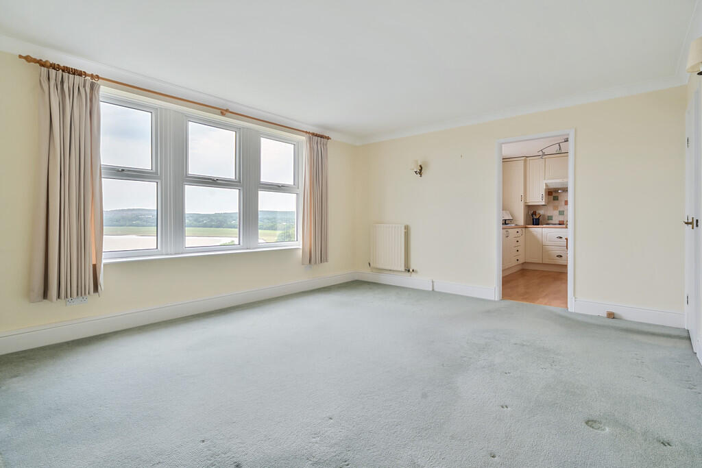 Flat 2 Howgill, 24 Church Hill, Arnside, Cumbria LA5 0DJ photo 4