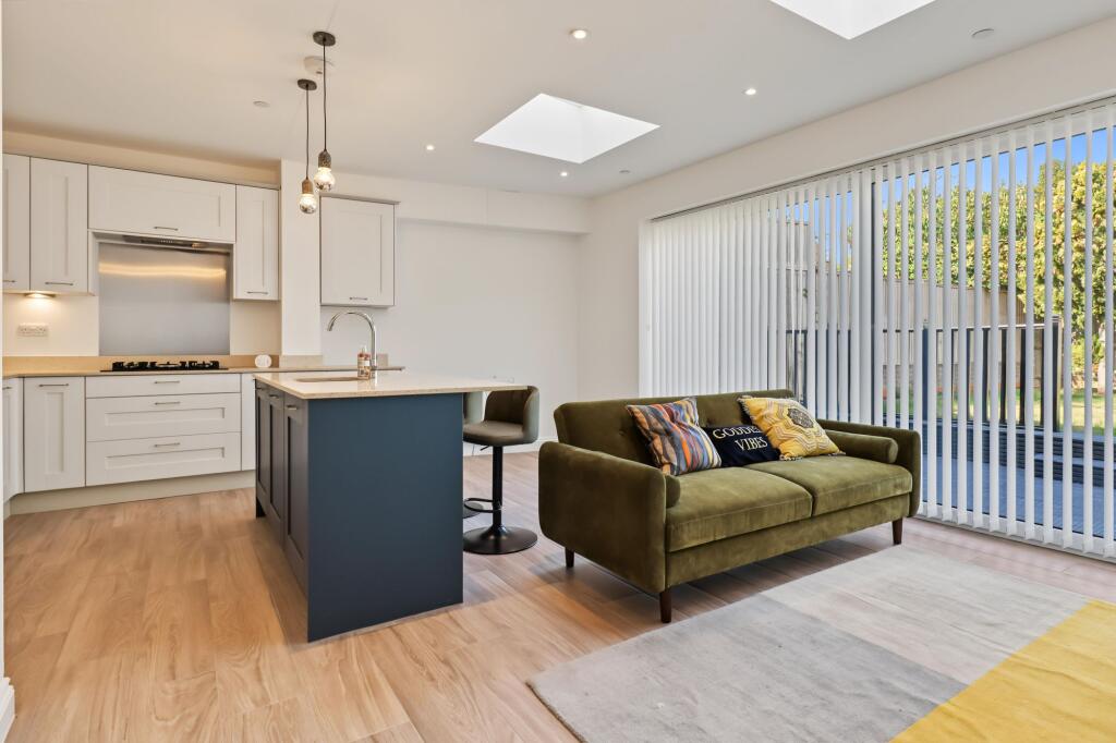 The Green, Claygate, KT10 photo 3
