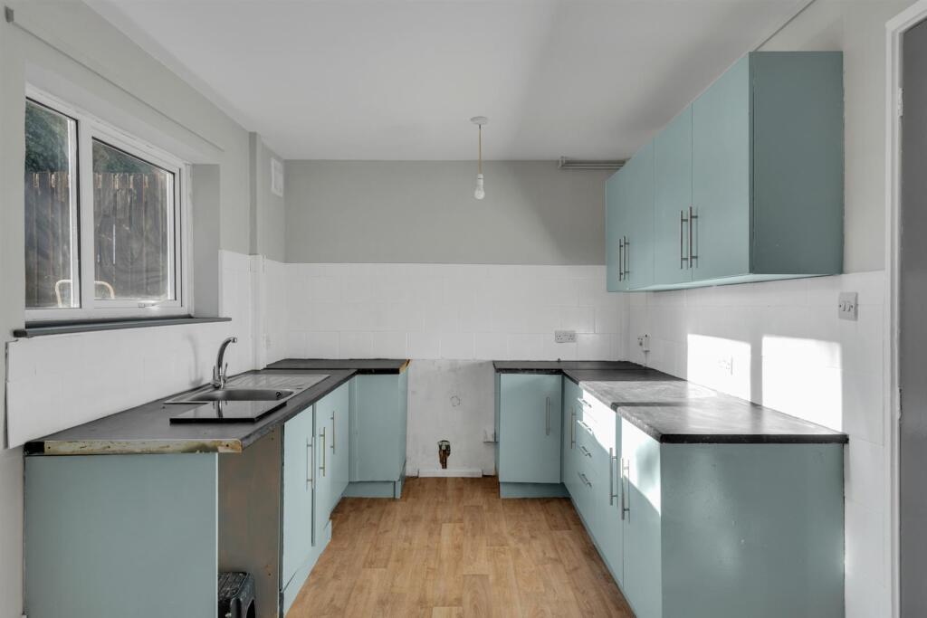 House in Newport - View 5
