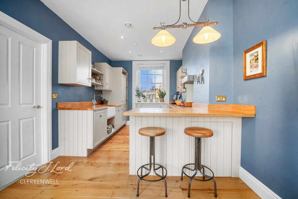 Main image of property: New North Road, London