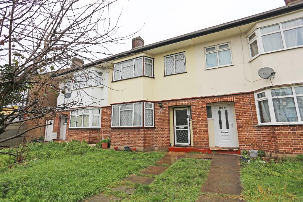 Main image of property: High Road, Romford, London, RM6