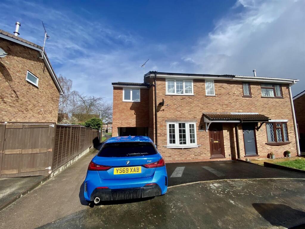 Main image of property: Glamis Close, Stretton, Burton-on-Trent DE13 0HX
