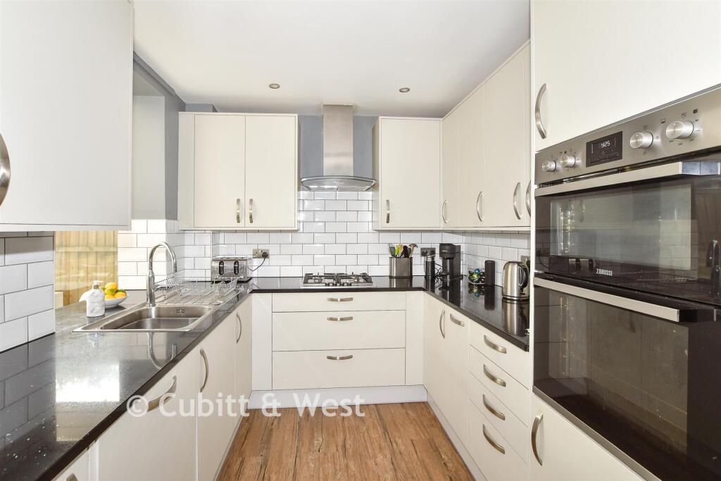 House in Henfield - View 5