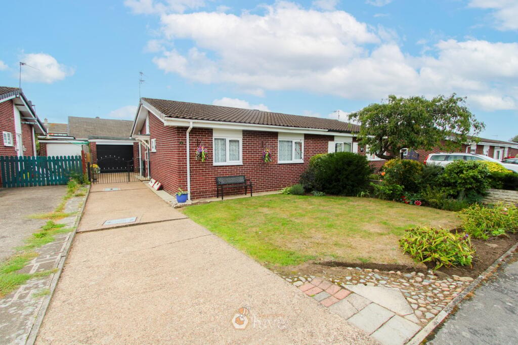 2-bed bungalow on St Michaels Avenue, Rossington, Doncaster, DN11, £195,000