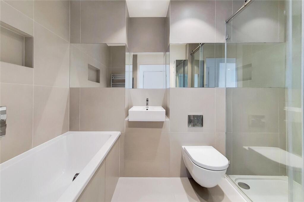 Apartment in London, Wandsworth - More