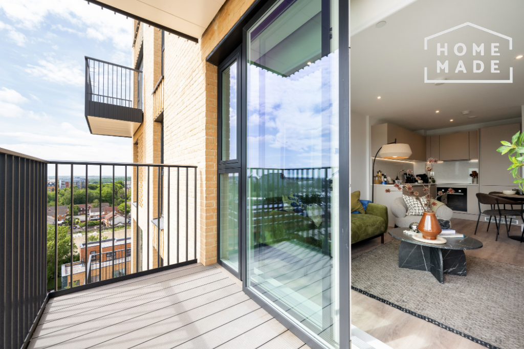 Apartment in Slough - More