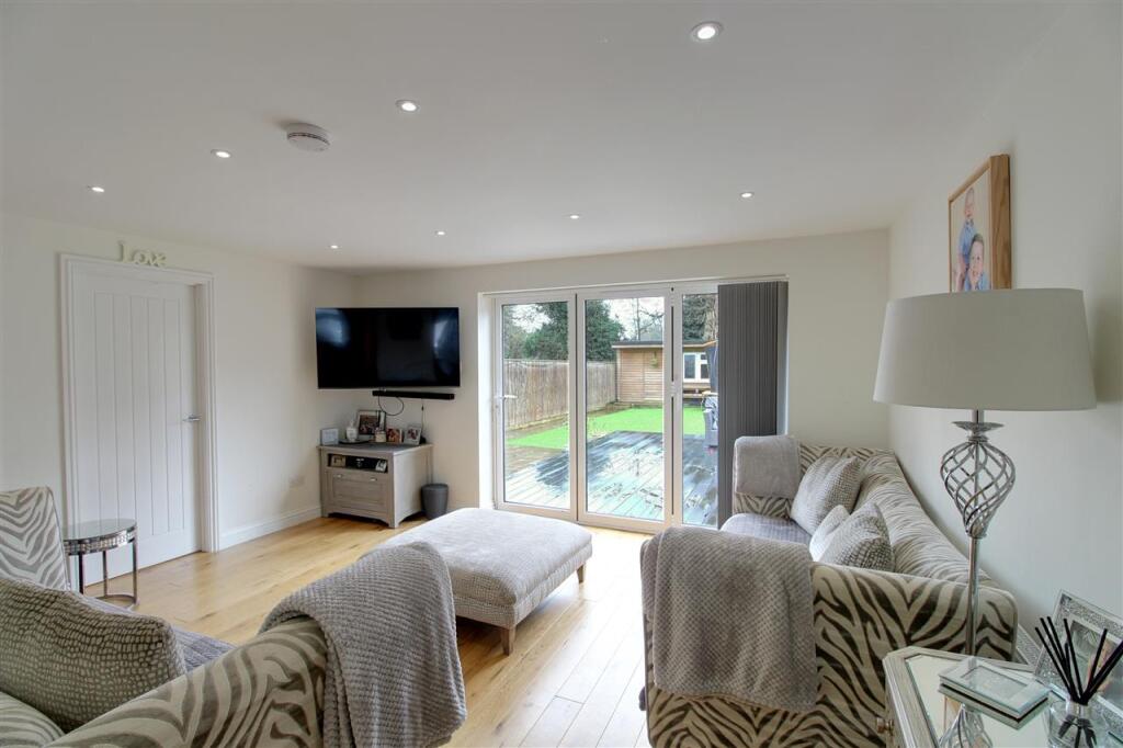 Savay Close, Denham photo 2