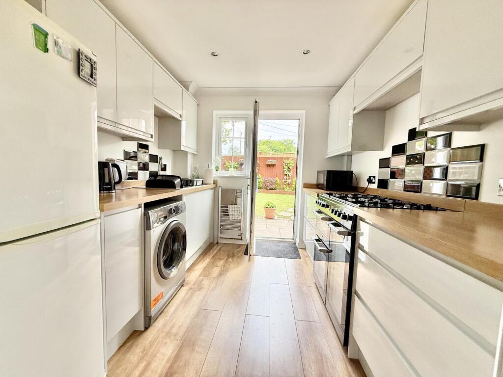 Tresillian Close, Walkford photo 2