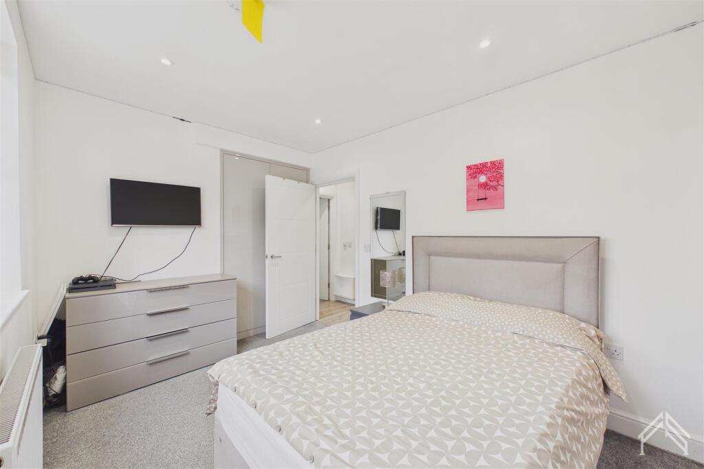 Apartment in Harrow - View 4