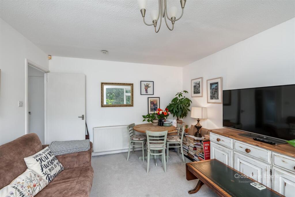 Apartment in Plymouth, Mainstone - View 3