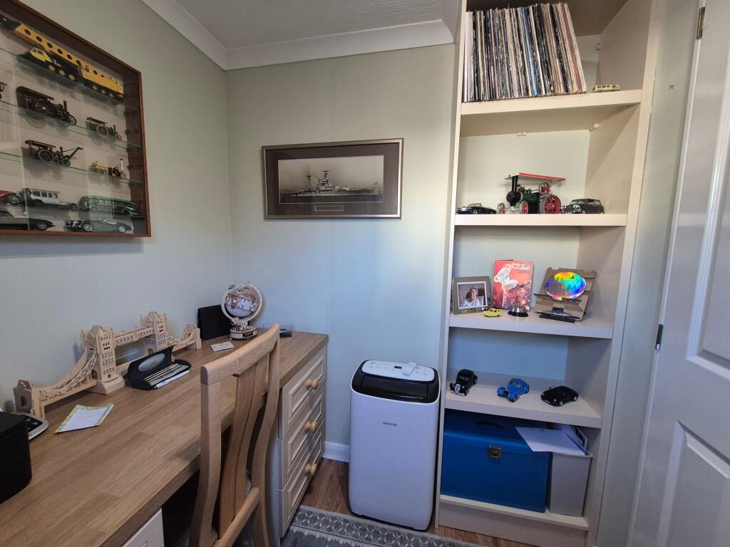 House in South Oxfordshire, Cavendish Park, Didcot - More