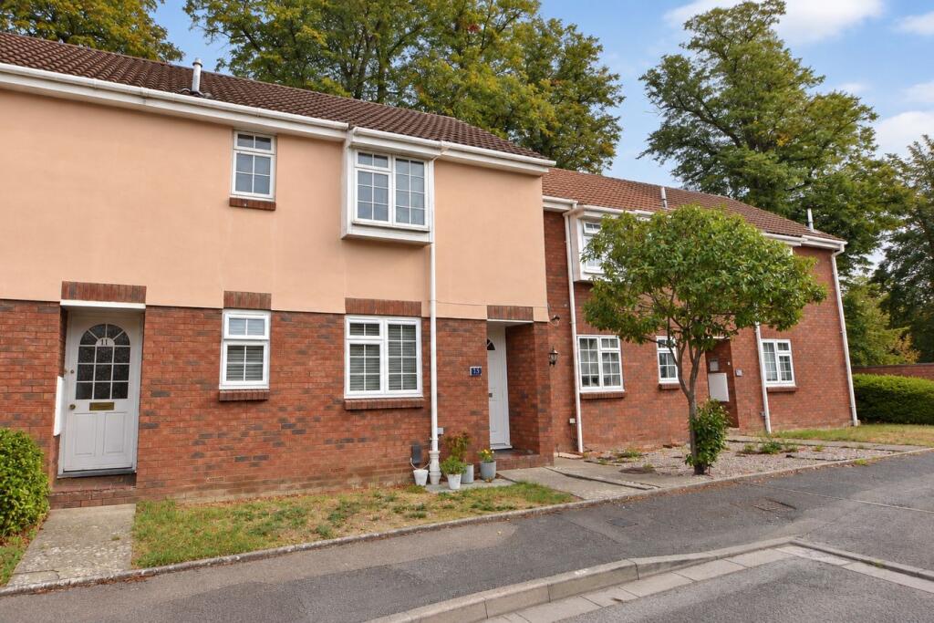Studio flat on Finnart Close, Weybridge, KT13, £195,000