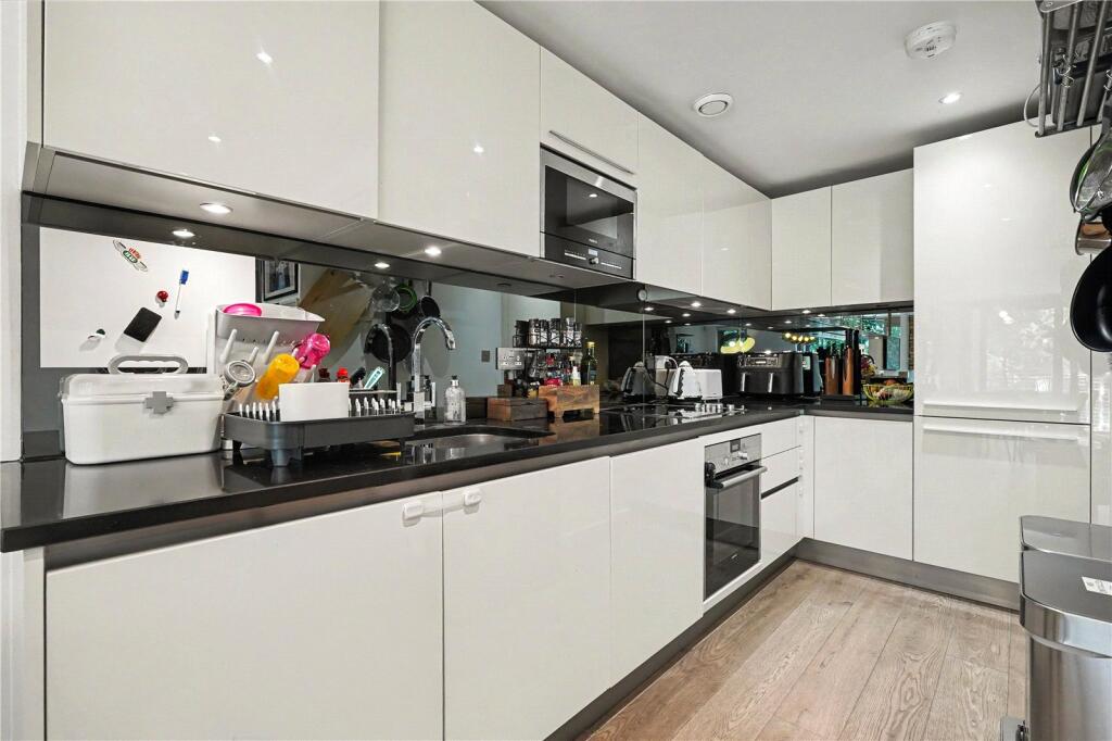 Apartment in London - More