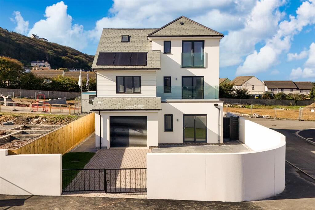 4-bed detached on Golf Links Road, Westward Ho!, £545,000
