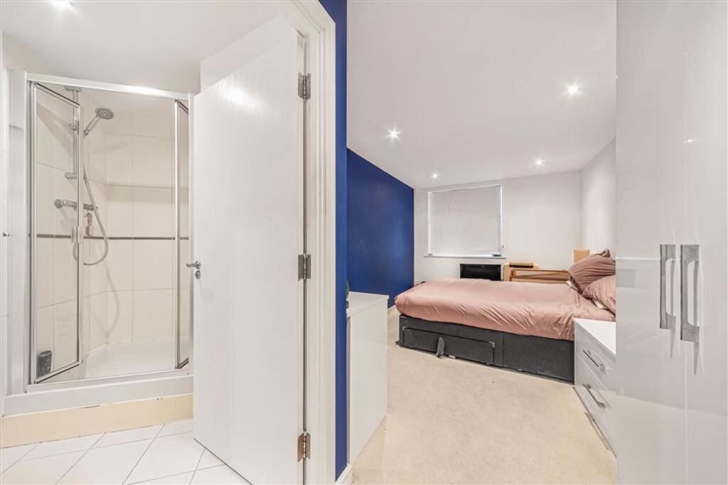 Apartment in London - View 5
