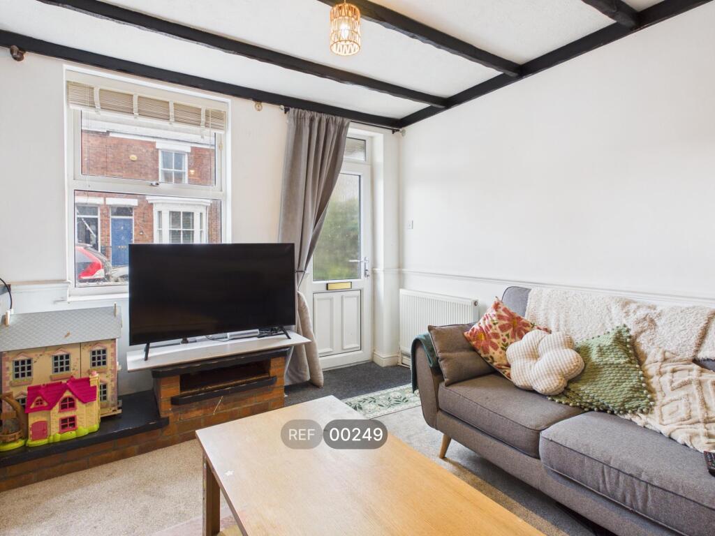 House in Hull - View 4