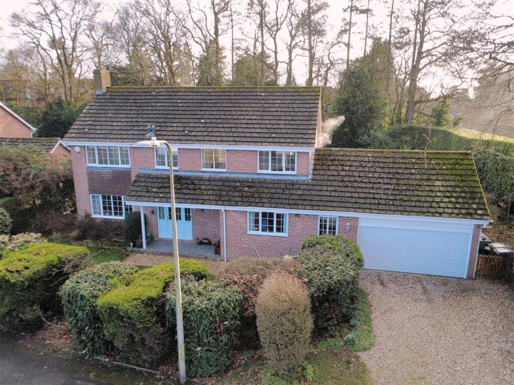 Main image of property: Ladwell Close, Newbury