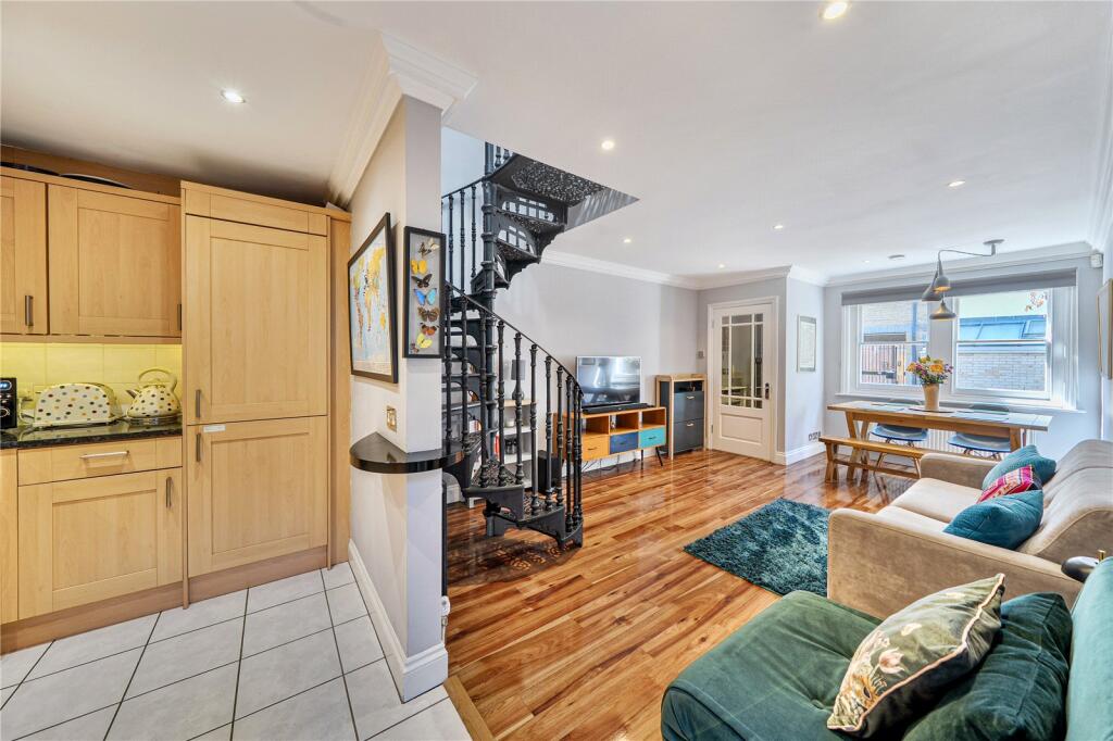 House in London - View 2