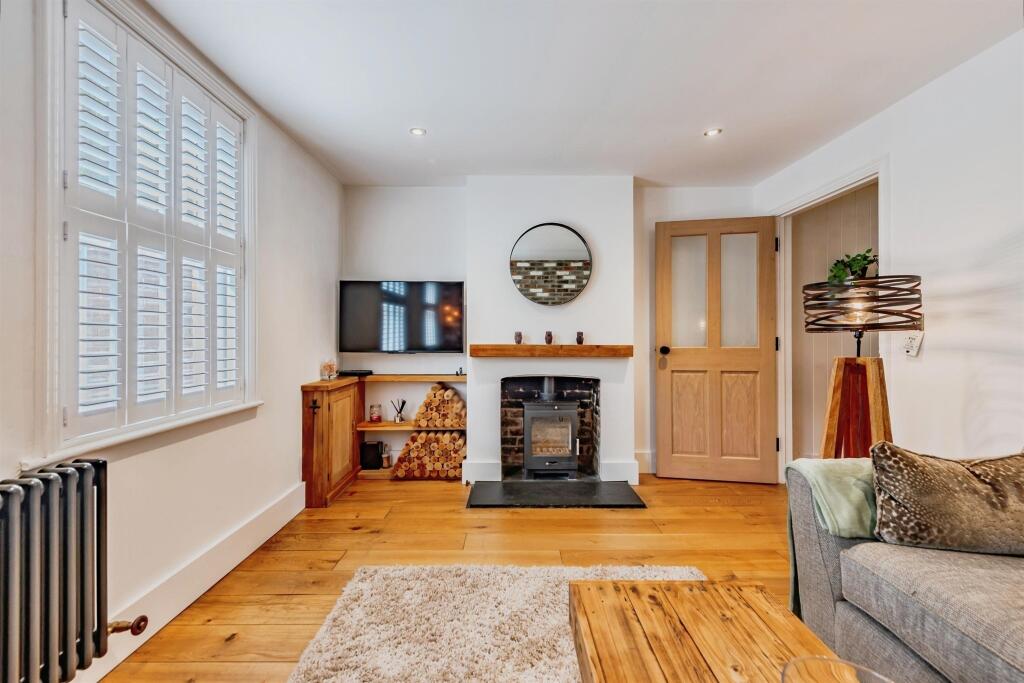 House in Crawley, Copthorne - View 3