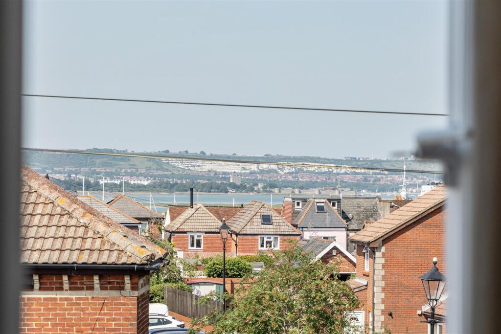 St. Thomas's Road, Hardway, Gosport - View 4