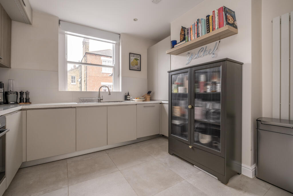 Apartment in London, Mortlake - More